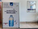 Esselunga inaugura a Camaiore il primo eco-compattatore di bottiglie in plastica.